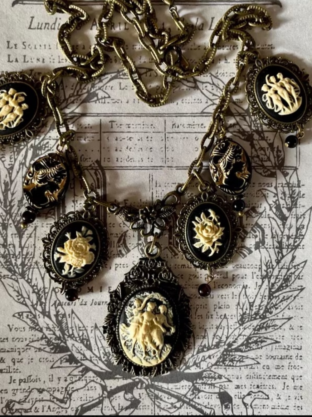 New! Abstract Cameo Style Charm Necklace